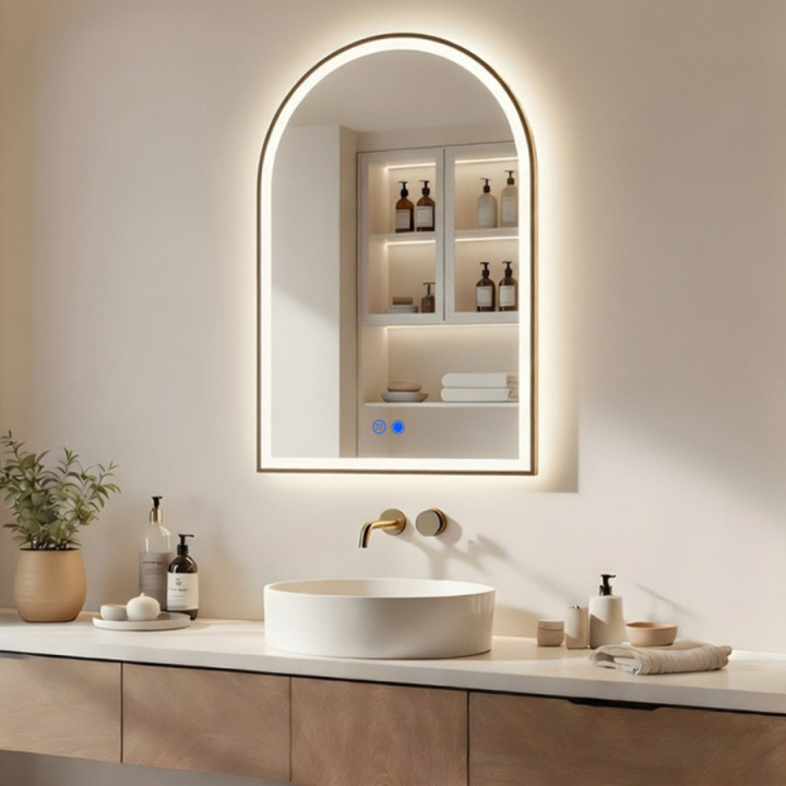 Lustro nieregularne LED - 70x100 cm w złotej aluminiowej ramie